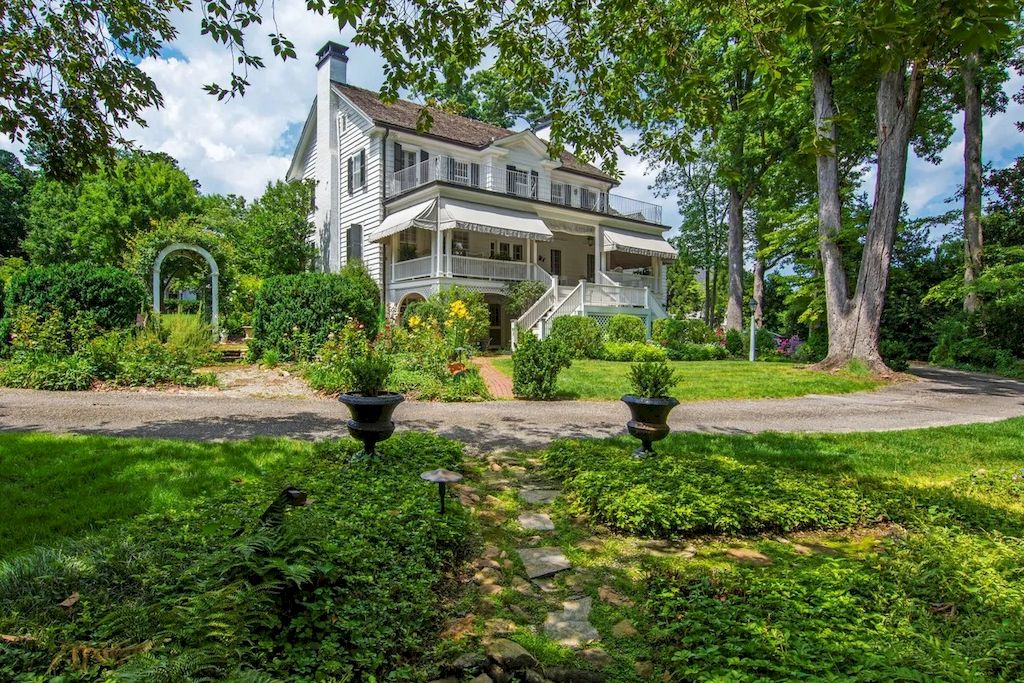 The Home in North Carolina is a luxurious home which brings comfortable ambiance with its classic design and tasteful detail now available for sale. This home located at 1520 Jarvis St, Raleigh, North Carolina; offering 04 bedrooms and 04 bathrooms with 4,361 square feet of living spaces.