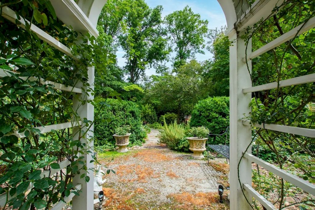 The Home in North Carolina is a luxurious home which brings comfortable ambiance with its classic design and tasteful detail now available for sale. This home located at 1520 Jarvis St, Raleigh, North Carolina; offering 04 bedrooms and 04 bathrooms with 4,361 square feet of living spaces.