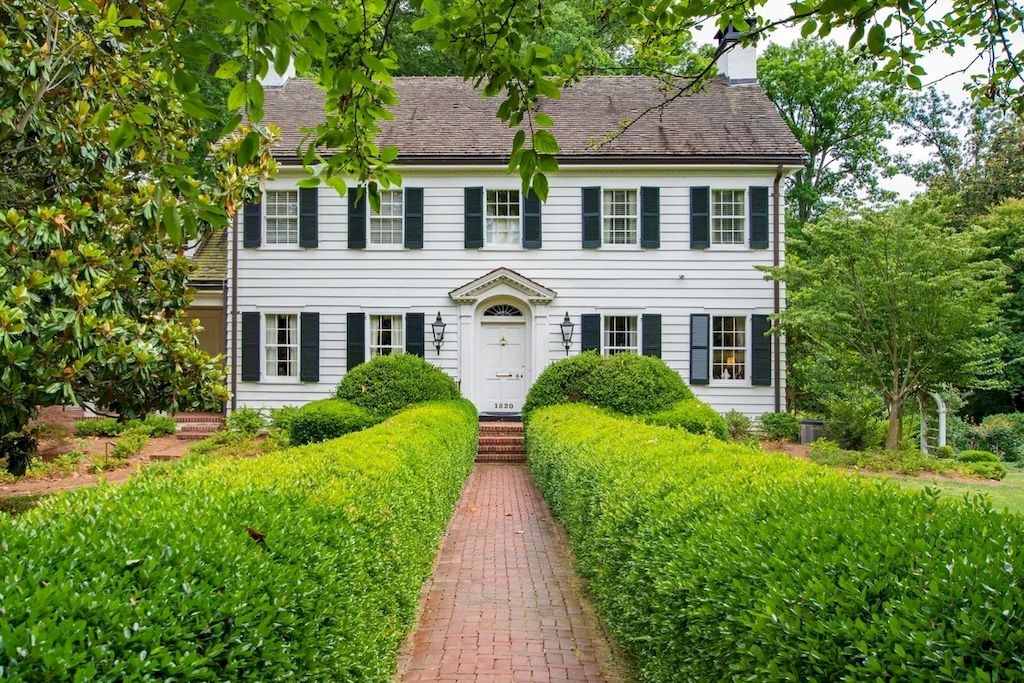 The Home in North Carolina is a luxurious home which brings comfortable ambiance with its classic design and tasteful detail now available for sale. This home located at 1520 Jarvis St, Raleigh, North Carolina; offering 04 bedrooms and 04 bathrooms with 4,361 square feet of living spaces.