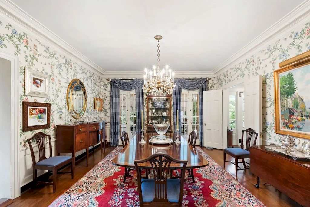 The Home in North Carolina is a luxurious home which brings comfortable ambiance with its classic design and tasteful detail now available for sale. This home located at 1520 Jarvis St, Raleigh, North Carolina; offering 04 bedrooms and 04 bathrooms with 4,361 square feet of living spaces.