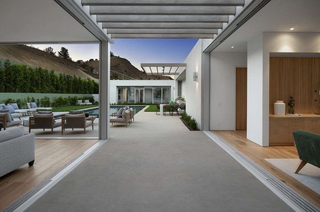 Ventura Hillside Home Stunning White Horizontal Blocks by DARX Studio 1
