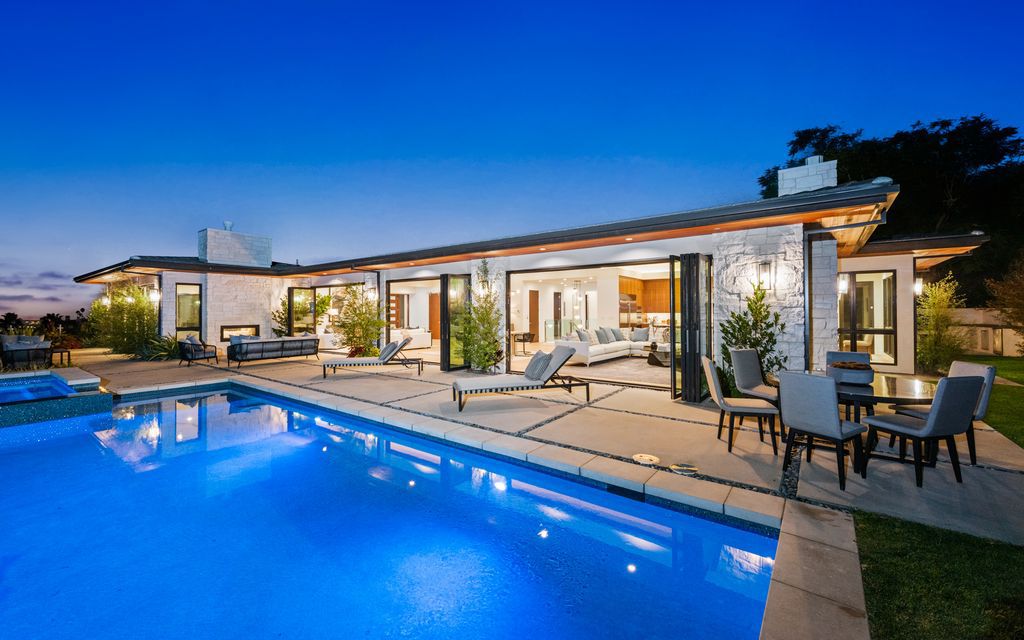 The Home in Palos Verdes Estates with meticulously designed open floor plan offers seamless indoor outdoor living throughout now available for sale. This house located at 905 Via Del Monte, Palos Verdes Estates, California