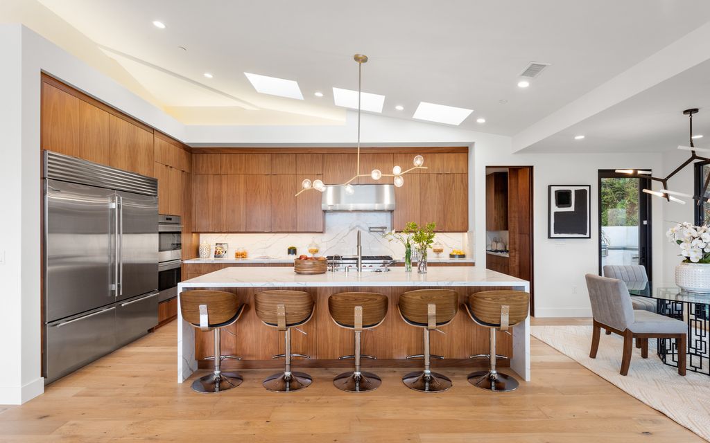 The Home in Palos Verdes Estates with meticulously designed open floor plan offers seamless indoor outdoor living throughout now available for sale. This house located at 905 Via Del Monte, Palos Verdes Estates, California