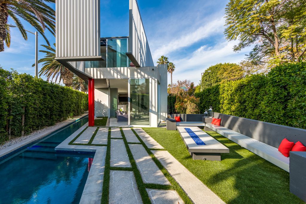 The Home in West Hollywood is a modern oasis masterfully balances cool contemporary design with lush greenery now available for sale. This house located at 417 Norwich Dr, West Hollywood, California