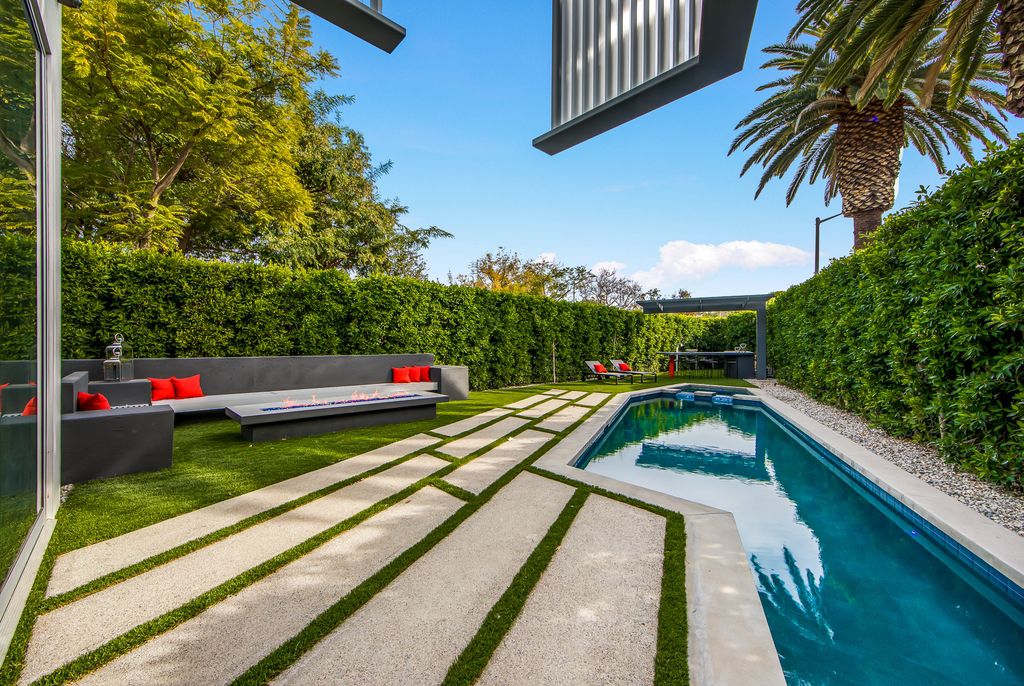 The Home in West Hollywood is a modern oasis masterfully balances cool contemporary design with lush greenery now available for sale. This house located at 417 Norwich Dr, West Hollywood, California