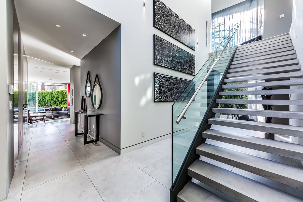 The Home in West Hollywood is a modern oasis masterfully balances cool contemporary design with lush greenery now available for sale. This house located at 417 Norwich Dr, West Hollywood, California