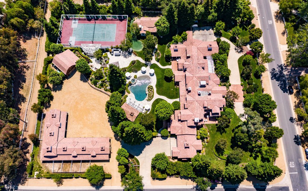 The House in Hidden Hills is an incredible estate has been transformed into a modern-transitional feel with a huge circular driveway now available for sale. This home located at 24733 Long Valley Rd, Hidden Hills, California