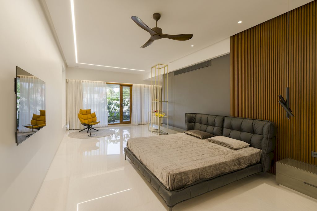 Beautiful House with futuristic white facade for unique exterior by Cadence 14