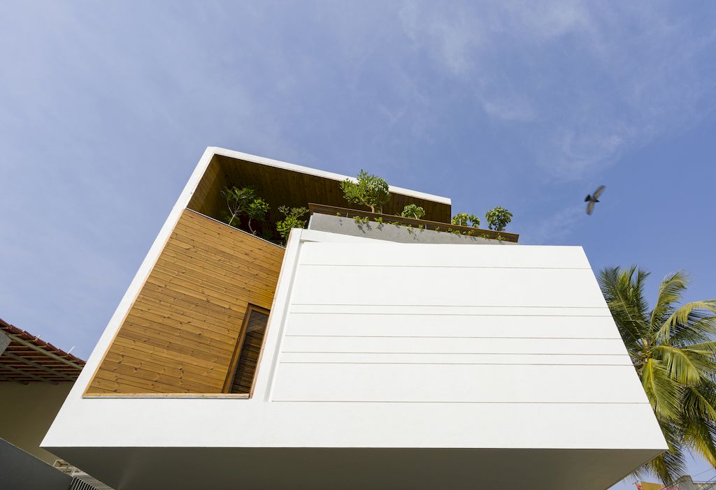 Beautiful House with futuristic white facade for unique exterior by Cadence 5