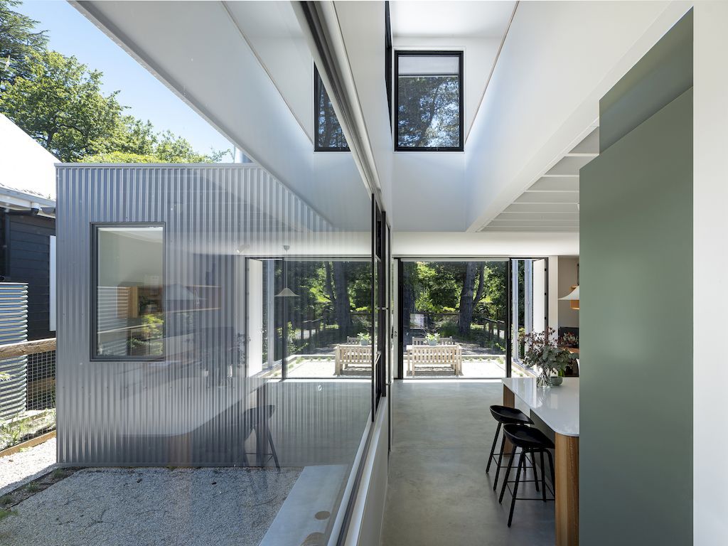 Blackheath courtyard house with prominent facade by Pearson Architecture 12