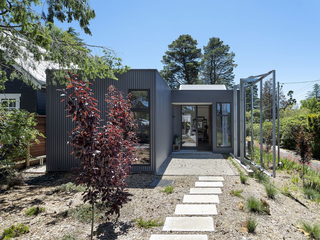 Blackheath courtyard house with prominent facade by Pearson Architecture 18