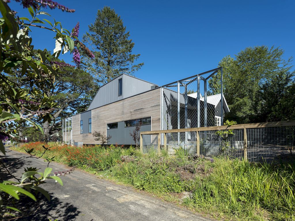 Blackheath courtyard house with prominent facade by Pearson Architecture 3