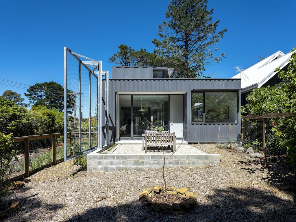 Blackheath courtyard house with prominent facade by Pearson Architecture 5