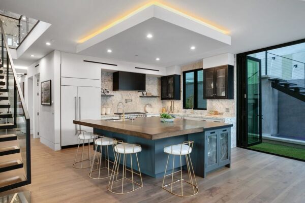 Brand New and Thoughtfully Constructed Architectural Home in Santa Monica