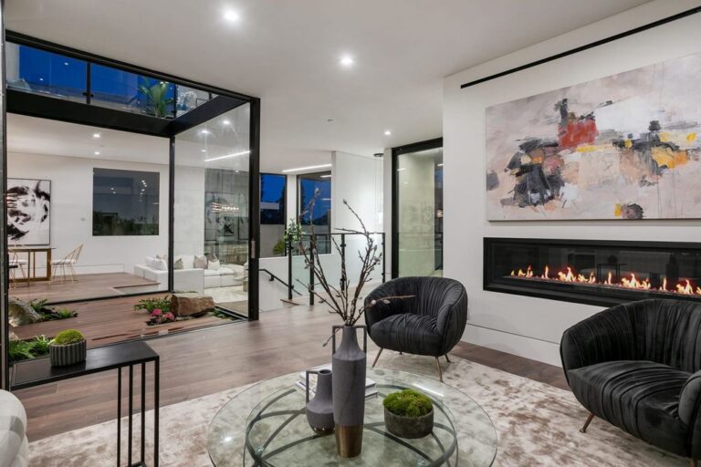 Brand New and Thoughtfully Constructed Architectural Home in Santa Monica