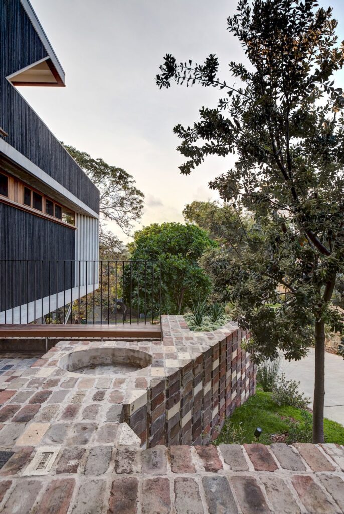 Breezeway House an angular geometry sculpture by David Boyle Architec 16