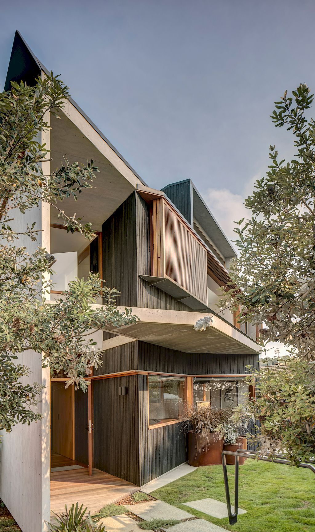 Breezeway House an angular geometry sculpture by David Boyle Architec 3