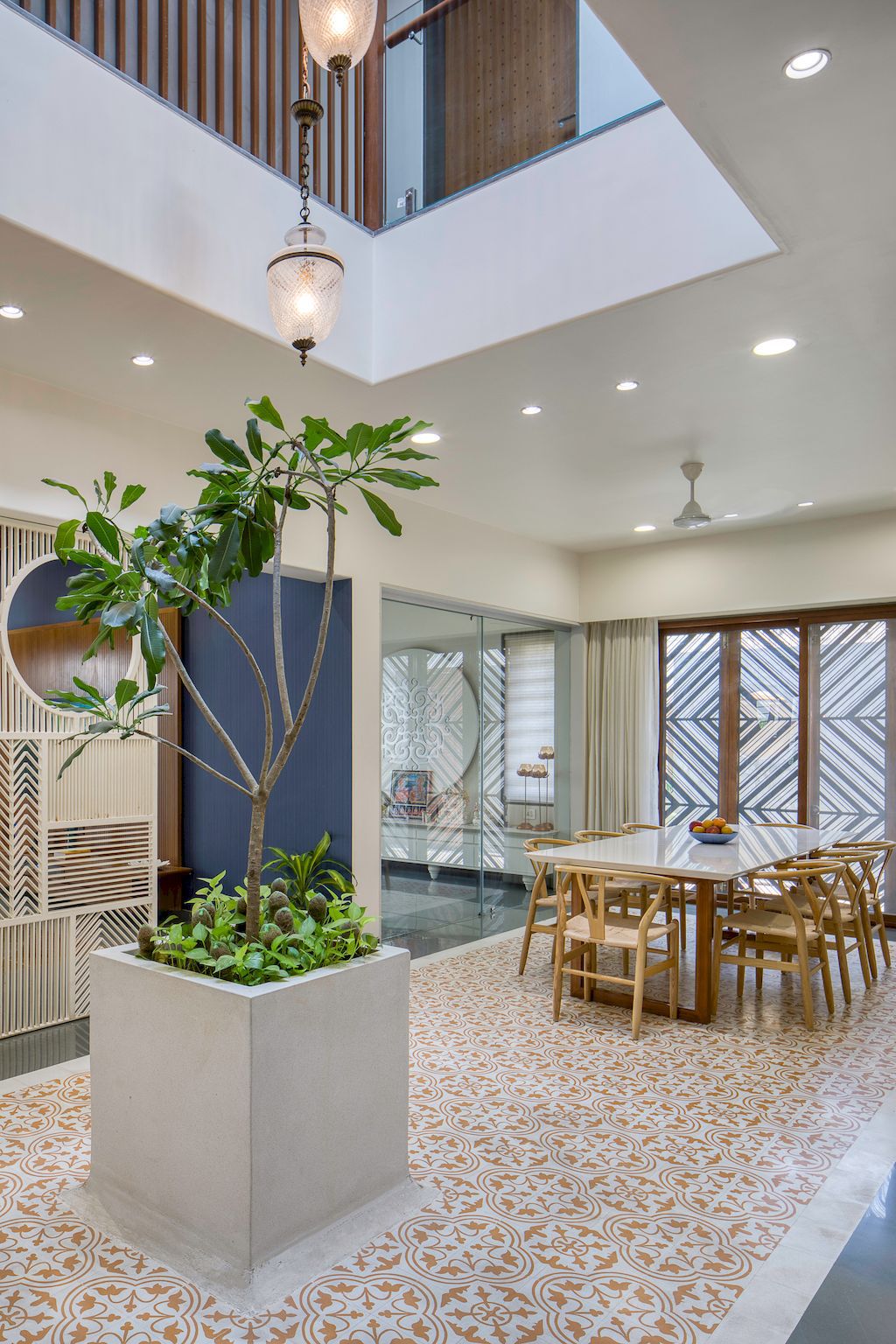 Brick Screen house in charm traditional style in India by MS Design Studio 11