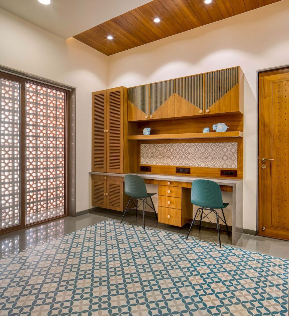 Brick Screen house in charm traditional style in India by MS Design Studio 18