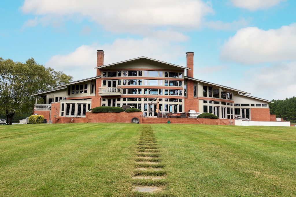 The Home in Maryland is a luxurious home with 300 windows now available for sale. This home located at 10205 Kintore Dr, Easton, Maryland; offering 05 bedrooms and 08 bathrooms with 10,302 square feet of living spaces. 