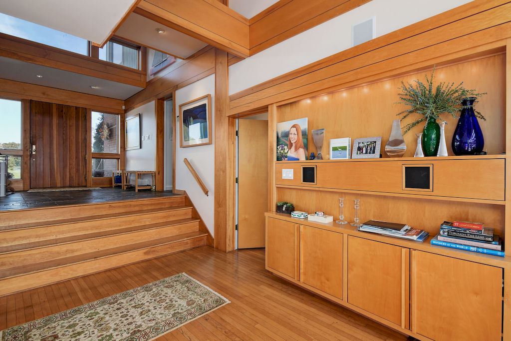 The Home in Maryland is a luxurious home with 300 windows now available for sale. This home located at 10205 Kintore Dr, Easton, Maryland; offering 05 bedrooms and 08 bathrooms with 10,302 square feet of living spaces. 