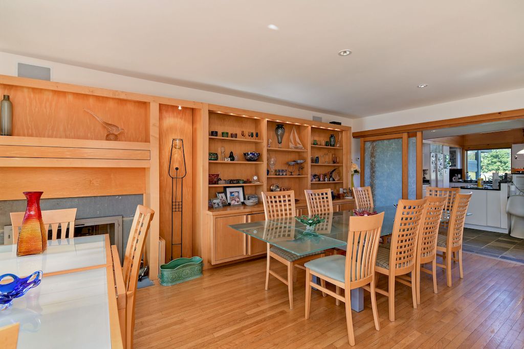 The Home in Maryland is a luxurious home with 300 windows now available for sale. This home located at 10205 Kintore Dr, Easton, Maryland; offering 05 bedrooms and 08 bathrooms with 10,302 square feet of living spaces. 