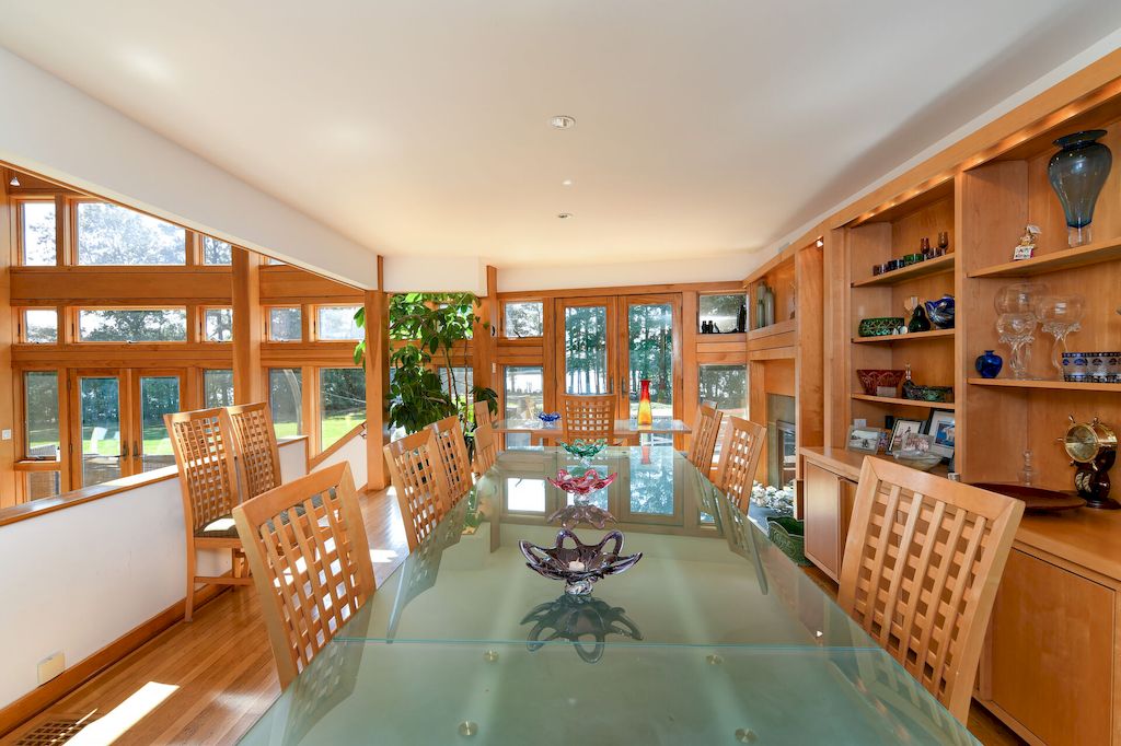 The Home in Maryland is a luxurious home with 300 windows now available for sale. This home located at 10205 Kintore Dr, Easton, Maryland; offering 05 bedrooms and 08 bathrooms with 10,302 square feet of living spaces. 