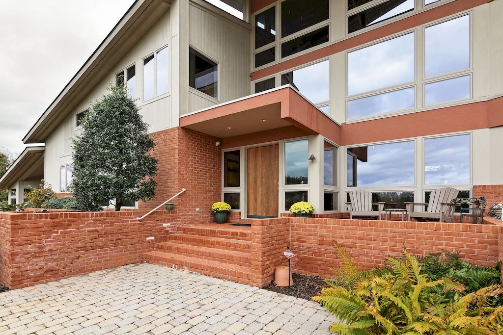 The Home in Maryland is a luxurious home with 300 windows now available for sale. This home located at 10205 Kintore Dr, Easton, Maryland; offering 05 bedrooms and 08 bathrooms with 10,302 square feet of living spaces. 