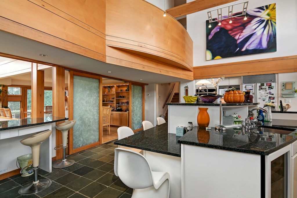The Home in Maryland is a luxurious home with 300 windows now available for sale. This home located at 10205 Kintore Dr, Easton, Maryland; offering 05 bedrooms and 08 bathrooms with 10,302 square feet of living spaces. 