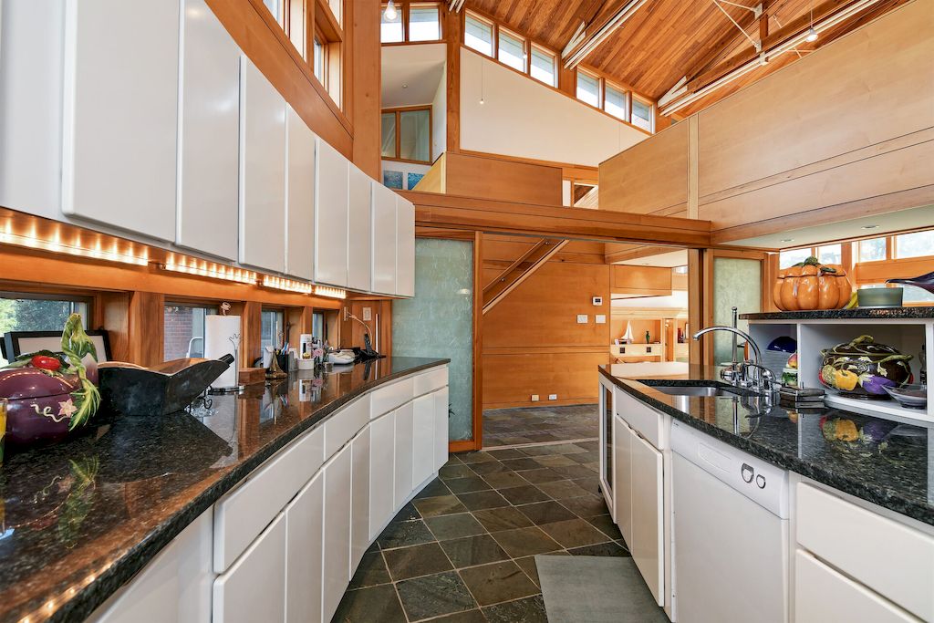 The Home in Maryland is a luxurious home with 300 windows now available for sale. This home located at 10205 Kintore Dr, Easton, Maryland; offering 05 bedrooms and 08 bathrooms with 10,302 square feet of living spaces. 