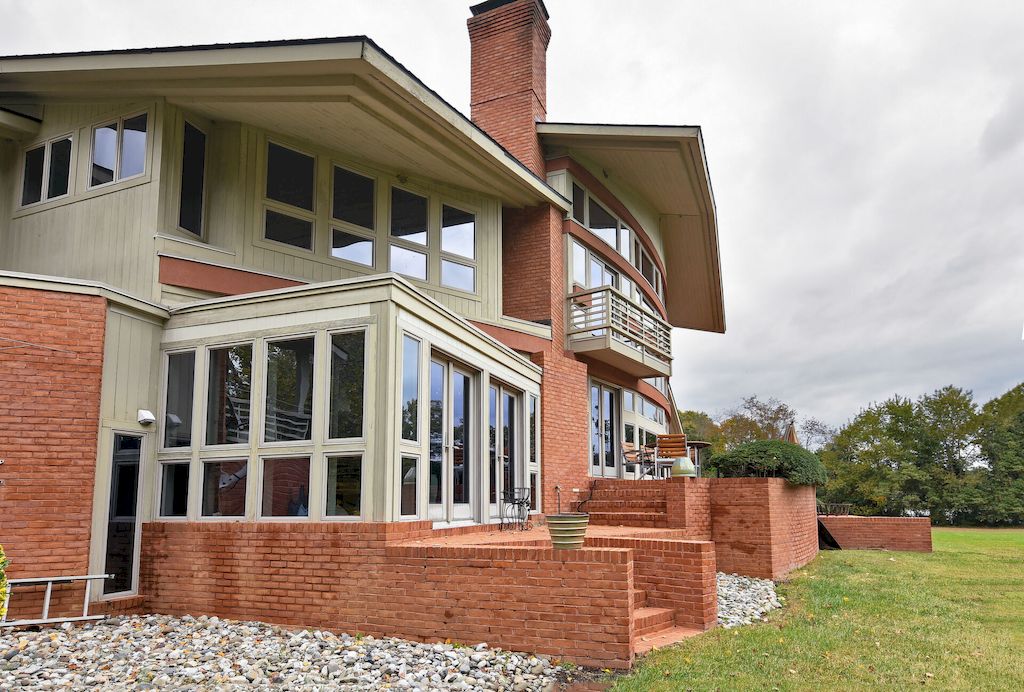 The Home in Maryland is a luxurious home with 300 windows now available for sale. This home located at 10205 Kintore Dr, Easton, Maryland; offering 05 bedrooms and 08 bathrooms with 10,302 square feet of living spaces. 