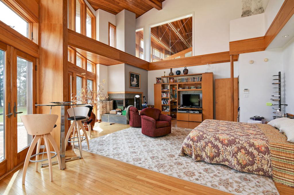 The Home in Maryland is a luxurious home with 300 windows now available for sale. This home located at 10205 Kintore Dr, Easton, Maryland; offering 05 bedrooms and 08 bathrooms with 10,302 square feet of living spaces. 