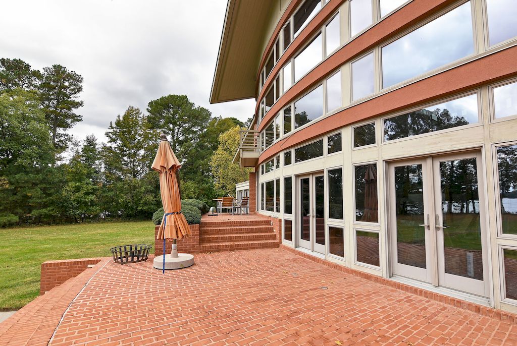 The Home in Maryland is a luxurious home with 300 windows now available for sale. This home located at 10205 Kintore Dr, Easton, Maryland; offering 05 bedrooms and 08 bathrooms with 10,302 square feet of living spaces. 