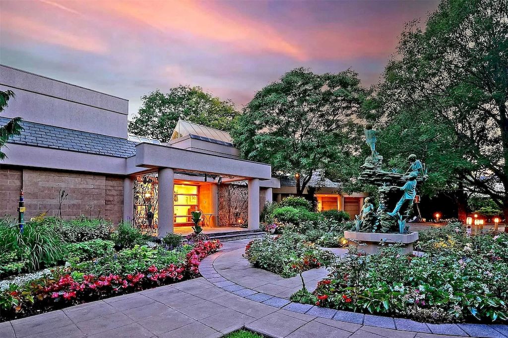 The Estate in Ontario features impeccable and luxurious details now available for sale. This home located at 12 Baytree Cres, Toronto, ON M2L 2G3, Canada