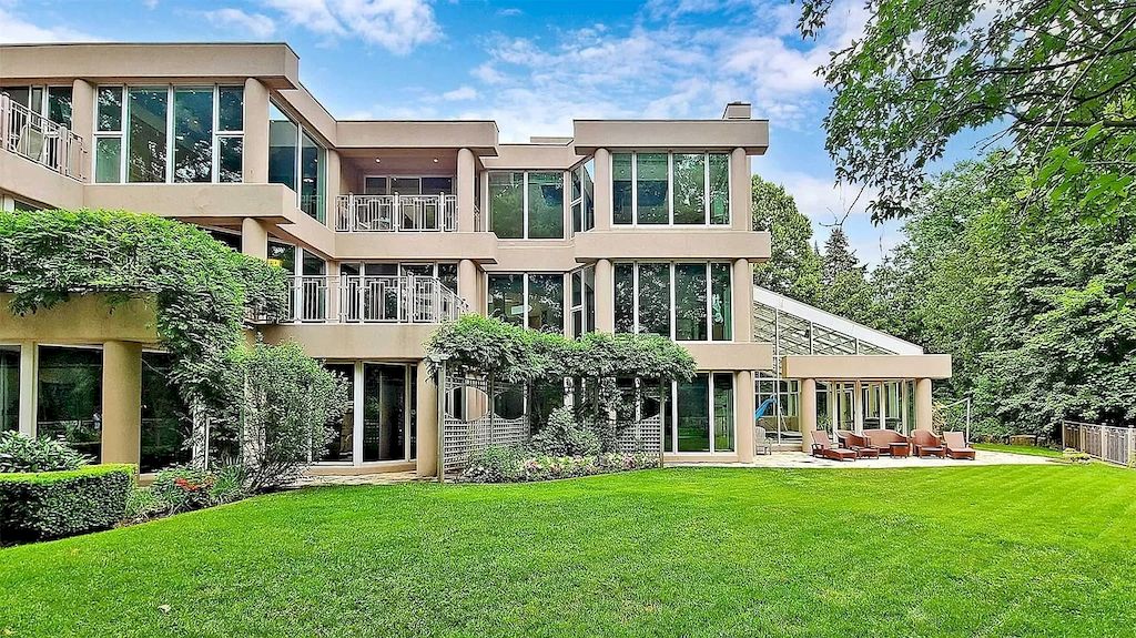 The Estate in Ontario features impeccable and luxurious details now available for sale. This home located at 12 Baytree Cres, Toronto, ON M2L 2G3, Canada