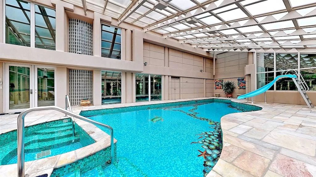 The Estate in Ontario features impeccable and luxurious details now available for sale. This home located at 12 Baytree Cres, Toronto, ON M2L 2G3, Canada
