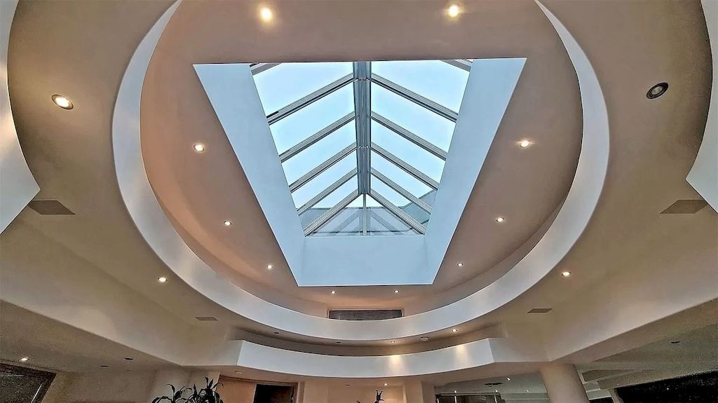 The Estate in Ontario features impeccable and luxurious details now available for sale. This home located at 12 Baytree Cres, Toronto, ON M2L 2G3, Canada