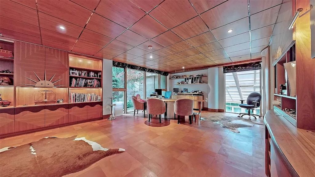 The Estate in Ontario features impeccable and luxurious details now available for sale. This home located at 12 Baytree Cres, Toronto, ON M2L 2G3, Canada