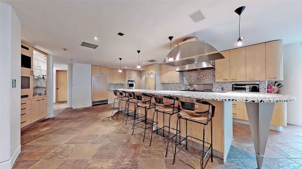 The Estate in Ontario features impeccable and luxurious details now available for sale. This home located at 12 Baytree Cres, Toronto, ON M2L 2G3, Canada