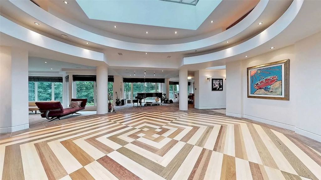 The Estate in Ontario features impeccable and luxurious details now available for sale. This home located at 12 Baytree Cres, Toronto, ON M2L 2G3, Canada