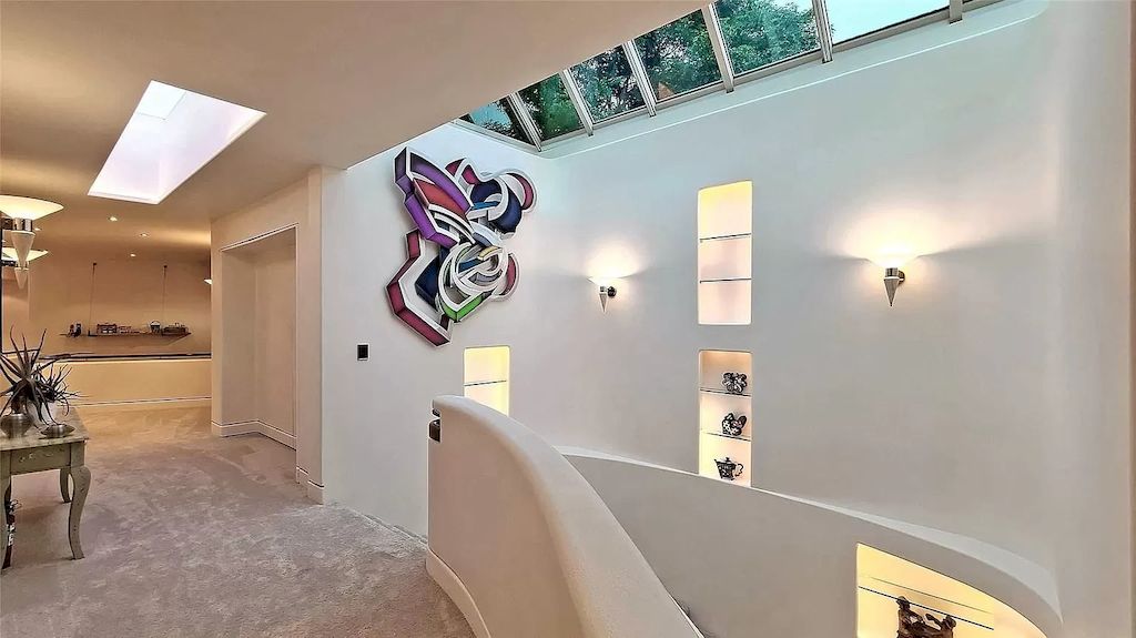 The Estate in Ontario features impeccable and luxurious details now available for sale. This home located at 12 Baytree Cres, Toronto, ON M2L 2G3, Canada