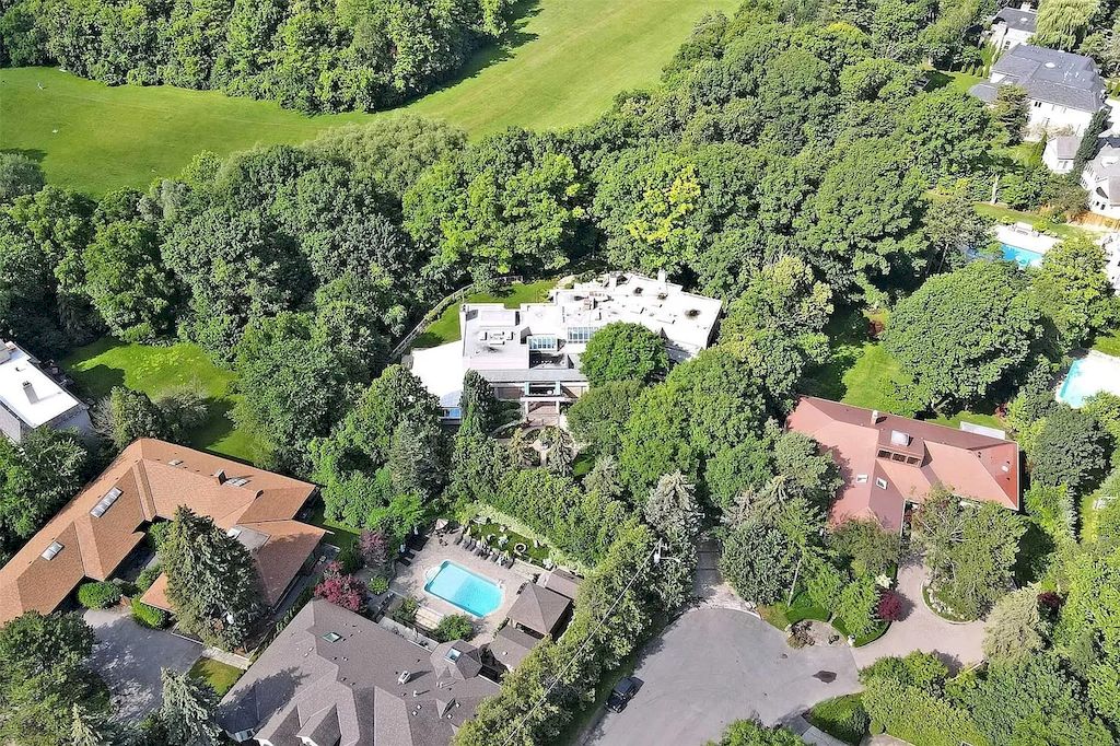 The Estate in Ontario features impeccable and luxurious details now available for sale. This home located at 12 Baytree Cres, Toronto, ON M2L 2G3, Canada
