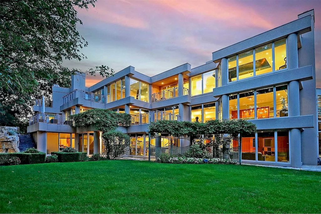The Estate in Ontario features impeccable and luxurious details now available for sale. This home located at 12 Baytree Cres, Toronto, ON M2L 2G3, Canada