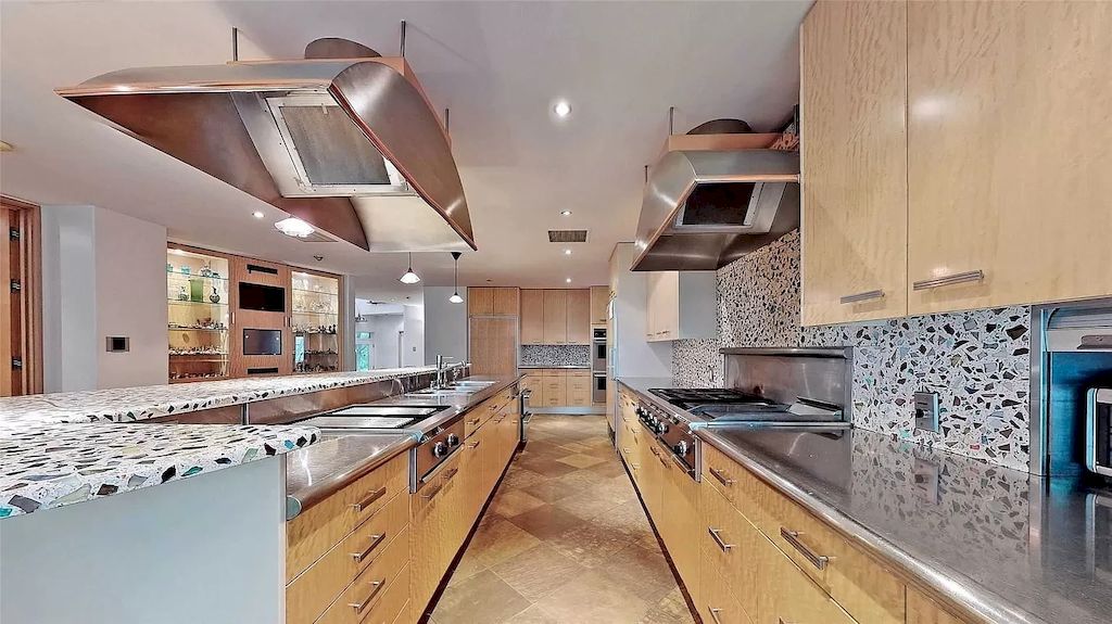 The Estate in Ontario features impeccable and luxurious details now available for sale. This home located at 12 Baytree Cres, Toronto, ON M2L 2G3, Canada