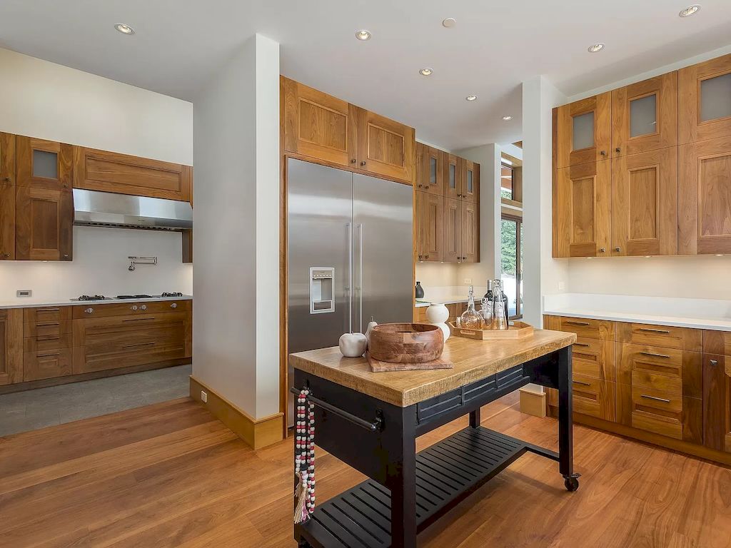The Whistler Estate provides the alpine views from all directions through floor to ceiling windows and bask in the sunlight from sunrise to sunset home now available for sale
