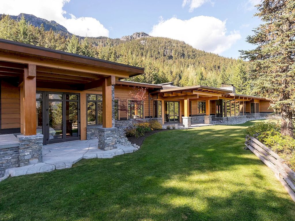 The Whistler Estate provides the alpine views from all directions through floor to ceiling windows and bask in the sunlight from sunrise to sunset home now available for sale