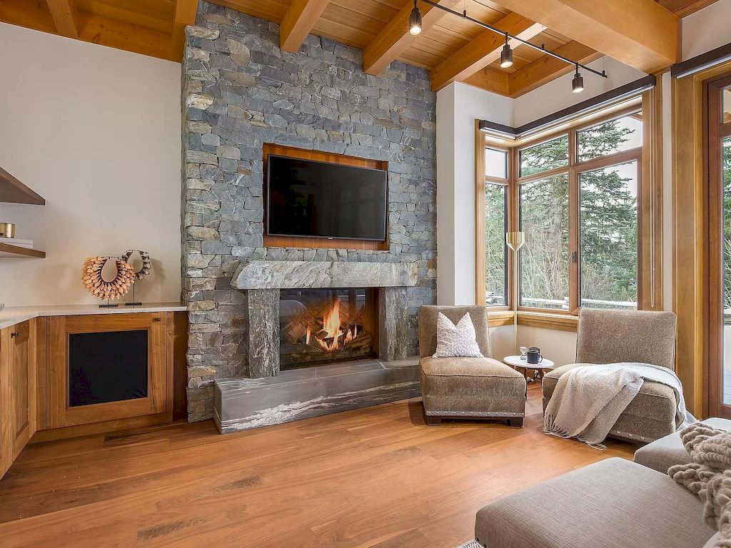 Antique furniture and fixtures created from recycled materials are a fantastic way to add character to rustic bedrooms since they are infused with history and time-worn patinas. Think about using old-growth timbers as wall paneling or make a statement with an elaborately carved wooden bed.