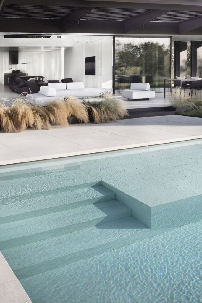 Fluid Home with flexible multifunctional spaces in Italy by Alessandro Isola 6