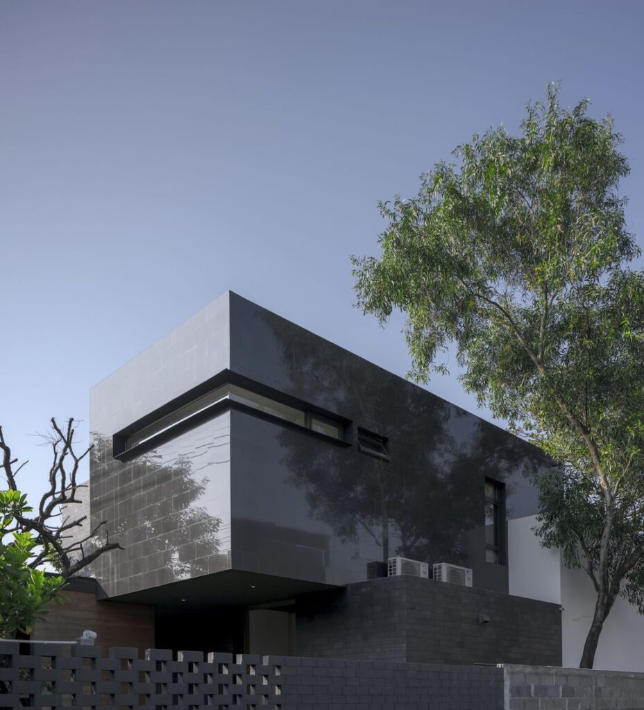 House Behide with Unique and Impressive Design by TOUCH Architect 11