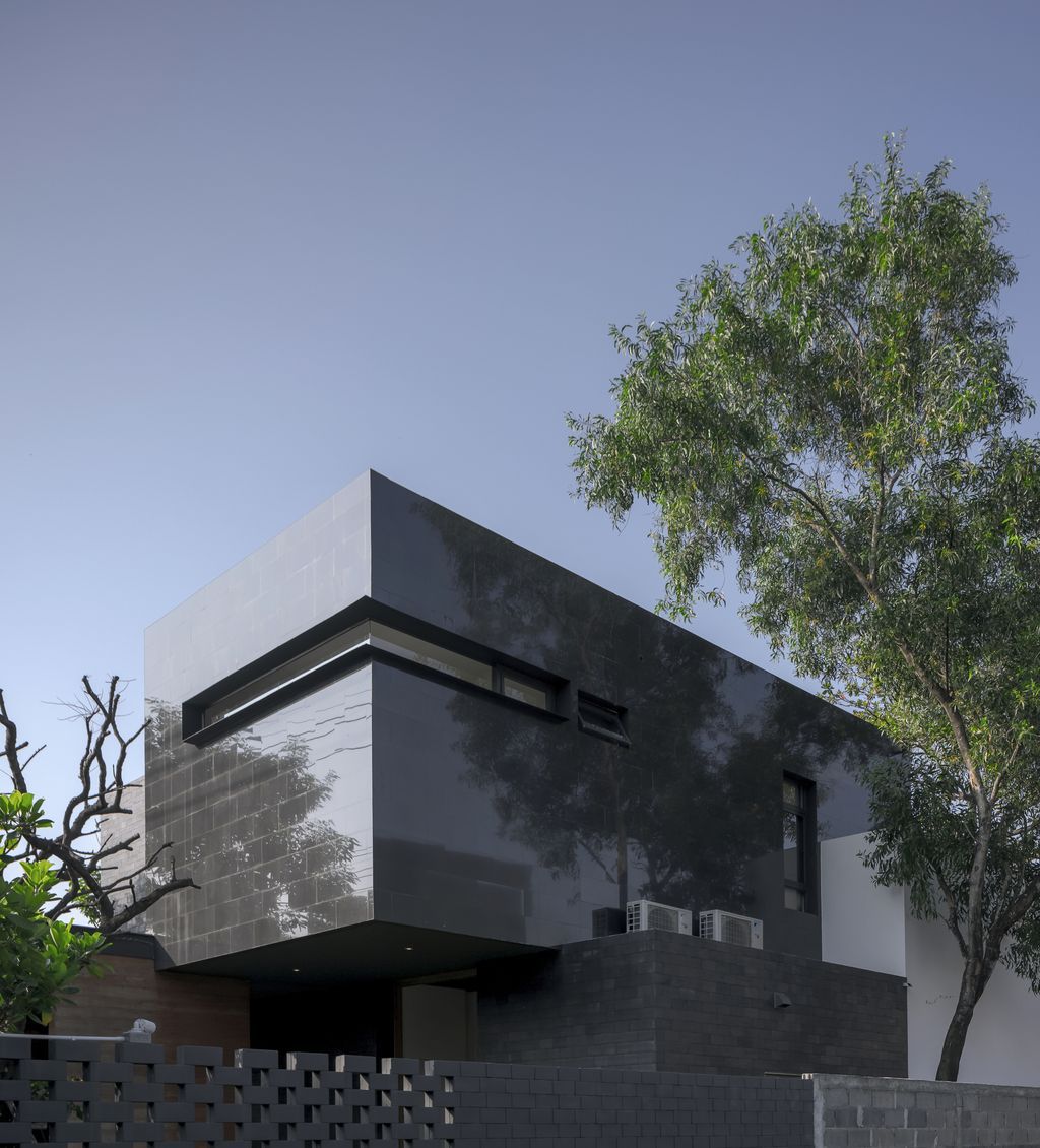 House Behide with Unique and Impressive Design by TOUCH Architect 11